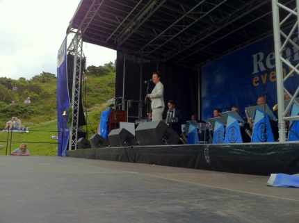 Rebildfest, med Jette Torp, Claus Wunderhits og Aalborg politiorkester Scene, lys, lyd og afvikling